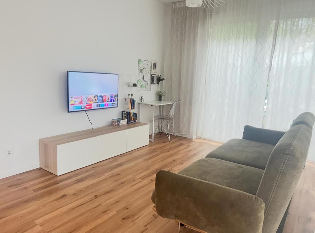 Μια τηλεόραση ή/και κέντρο ψυχαγωγίας στο Dimoro Family Suites - Central Essen near Hbf & Limbecker