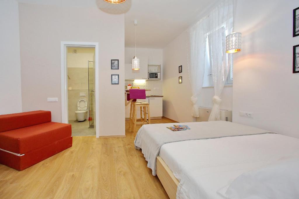 Postel nebo postele na pokoji v ubytování Guverna New City Accommodation