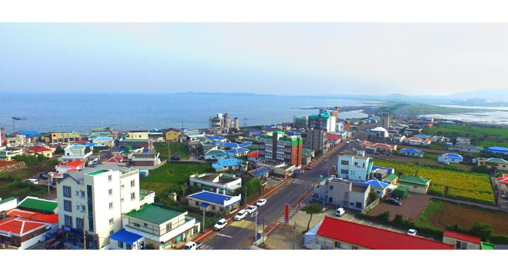 Seongsanpo love Pension - Two-Bedroom Townhouse