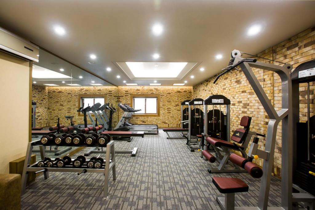 Fitness centrum a/nebo fitness zařízení v ubytování Polaris Hotel