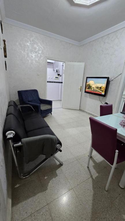 TV a/nebo společenská místnost v ubytování An entire house in Béchar منزل كامل في بشار