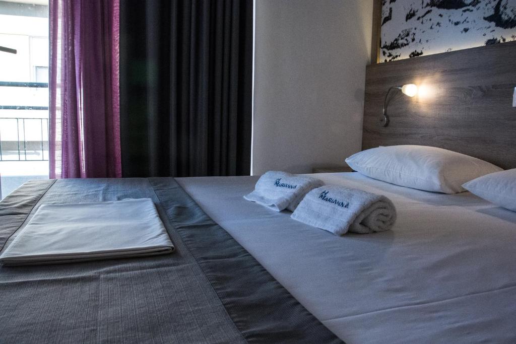 Łóżko lub łóżka w pokoju w obiekcie Marianna Hotel