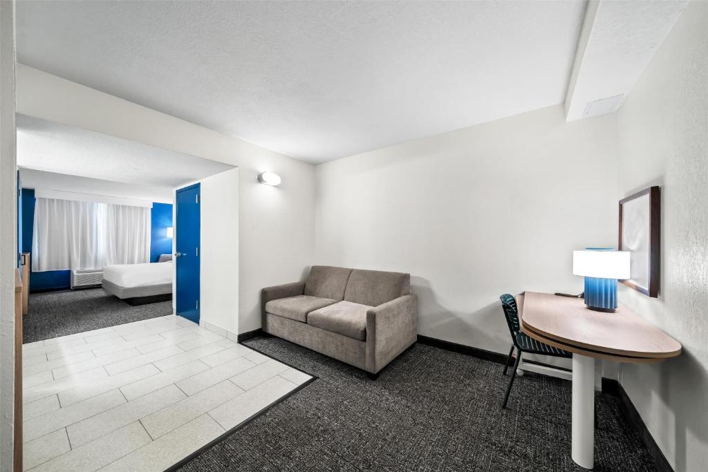 Quality Inn & Suites Near the Theme Parks - 