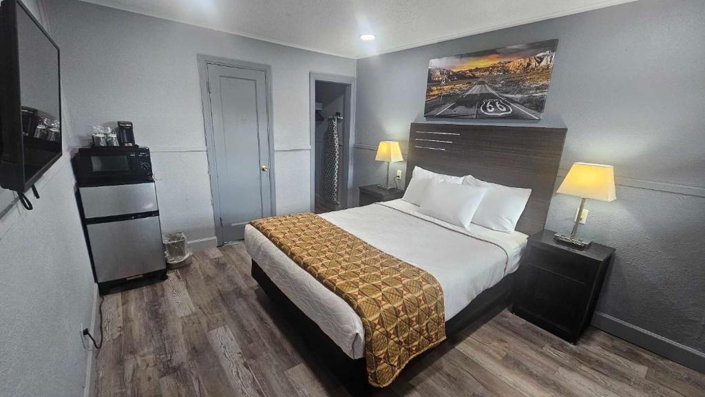 Travelers Inn - 