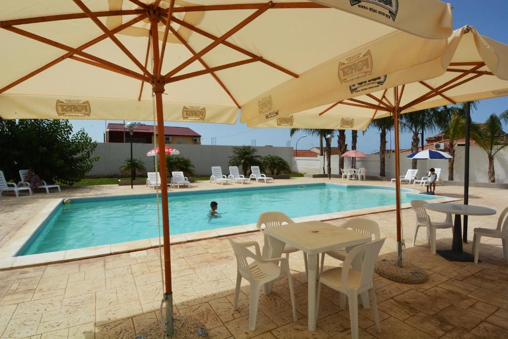 Bazén v ubytování B&B La Castellana nebo v jeho okolí