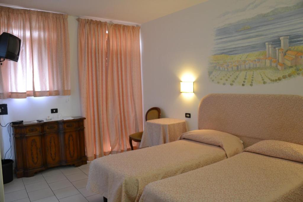 Postel nebo postele na pokoji v ubytování Hotel Ristorante Bagnaia