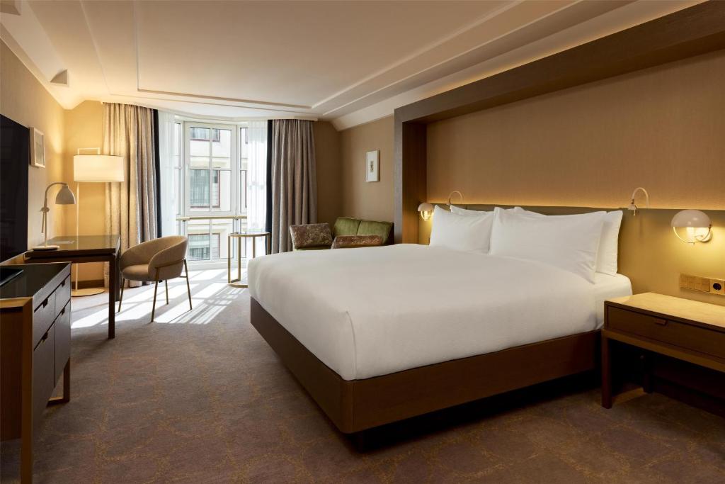 
Executive Family Room with King Bed and Lounge Access
