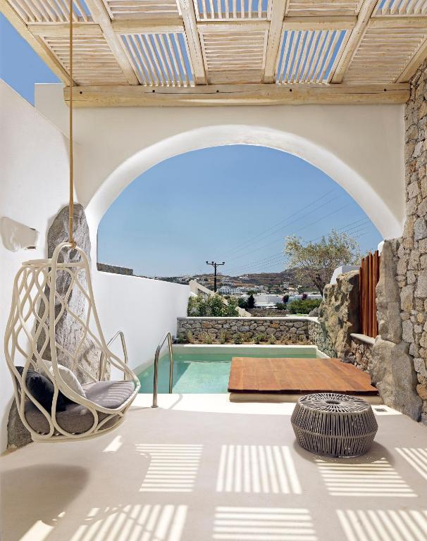 Bazén v ubytování Kove Mykonos - A Myconian Collection Hotel nebo v jeho okolí