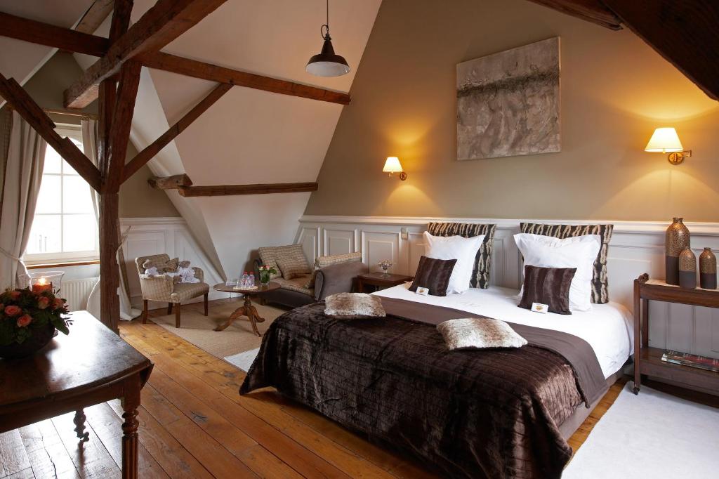 a bedroom with a large bed in a room at B&B Number 11 Exclusive Guesthouse in Bruges