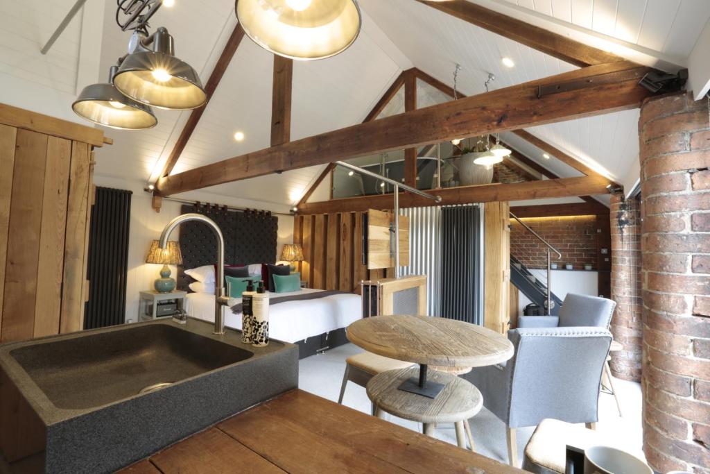 The lounge or bar area at Blacksmiths Clayworth 