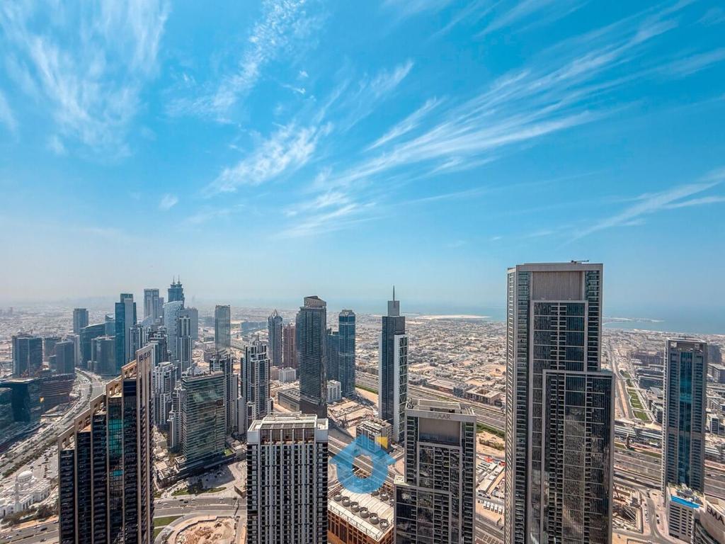 Nespecifikovaný výhled na destinaci Dubaj nebo výhled na město při pohledu z apartmánu