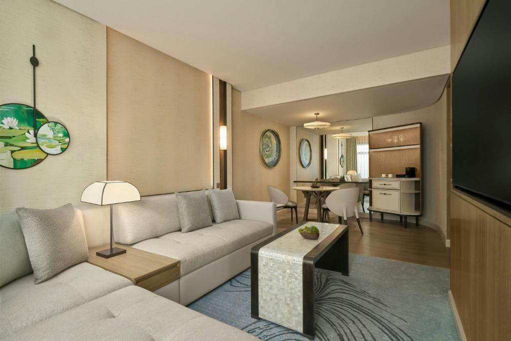 Club Lounge Access, Premier Suite, 1 King, Grand Opera Tower