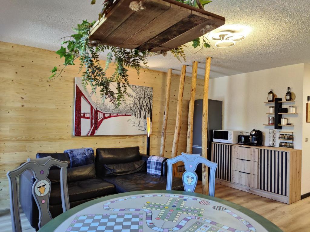 a living room with a couch and a table at Il Rifugio dell'Artista in Folgarida