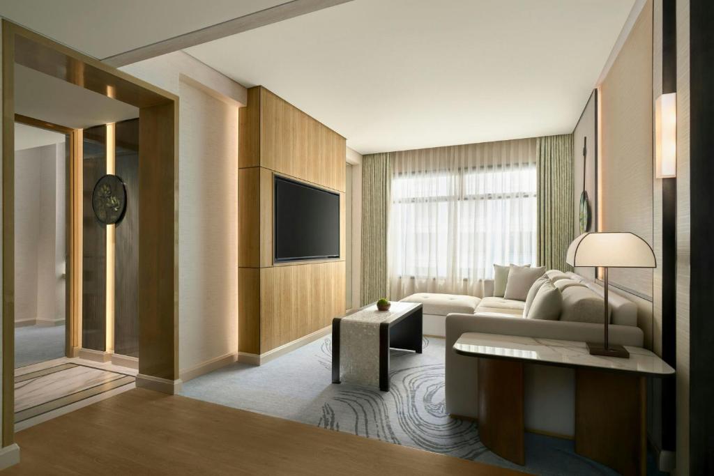 Club Lounge Access, Premier Suite, 1 King, Grand Opera Tower