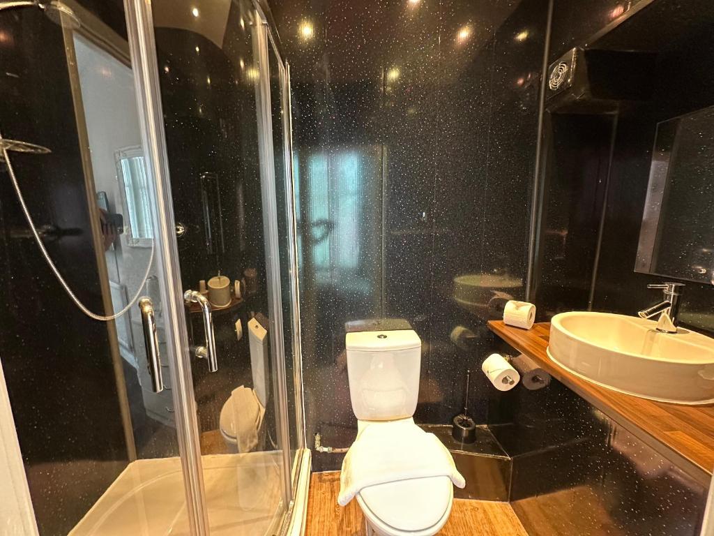 The Villa Hotel - Resim 17