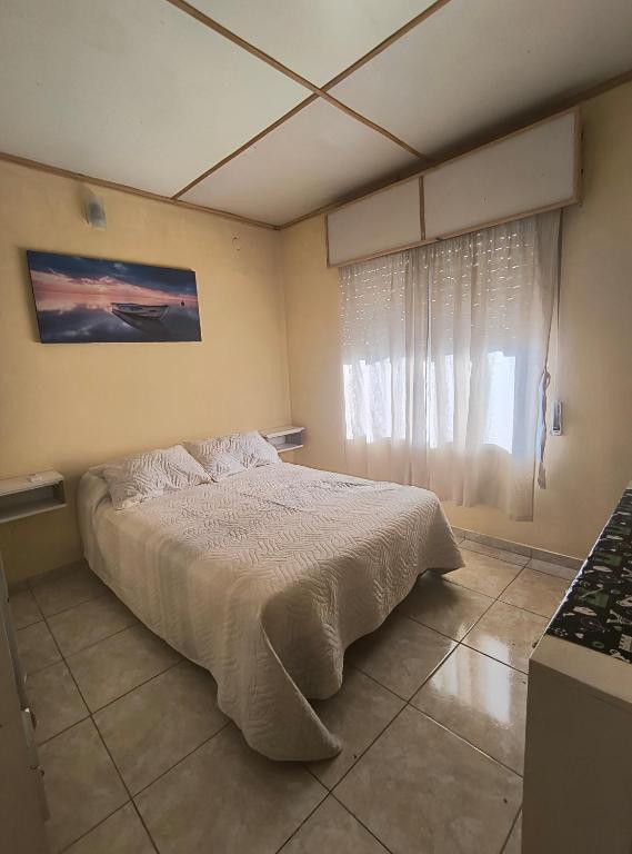 a bedroom with a bed and a window at Departamento turístico CA in Gualeguaychú
