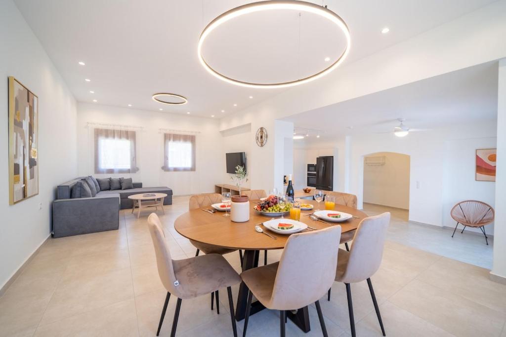 Χώρος καθιστικού στο Endless Blue Apartment with Seaview