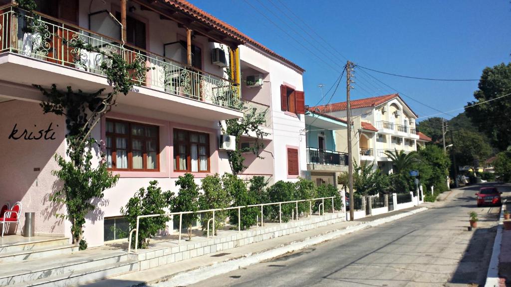 a street in a town with a white building at Kristi in Póros Kefalonias