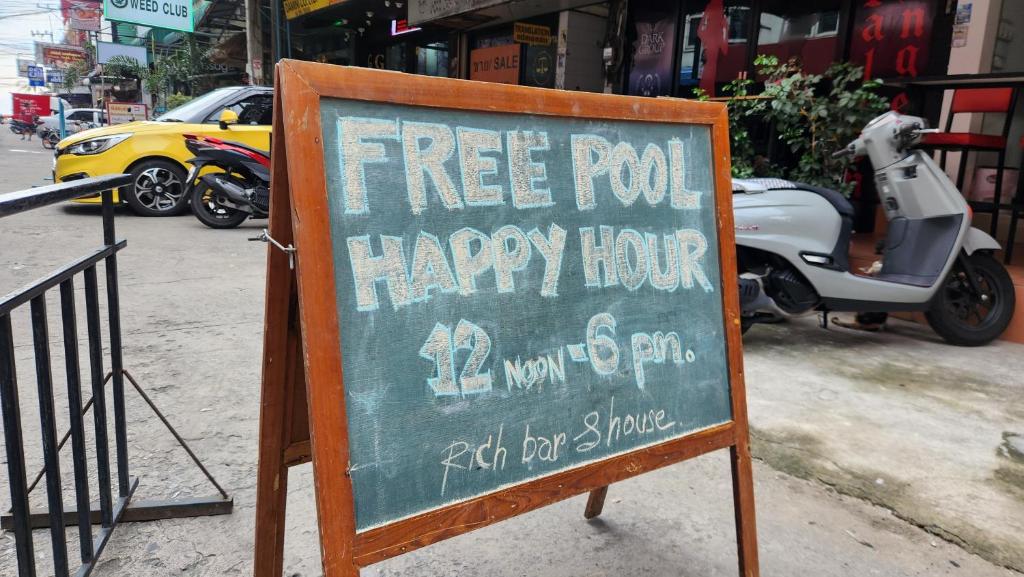 Rich Bar & House - Resim 11