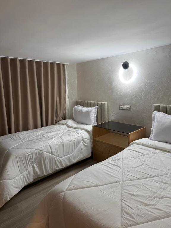 Postel nebo postele na pokoji v ubytování إقامة جبل هبري حي السلام إفران