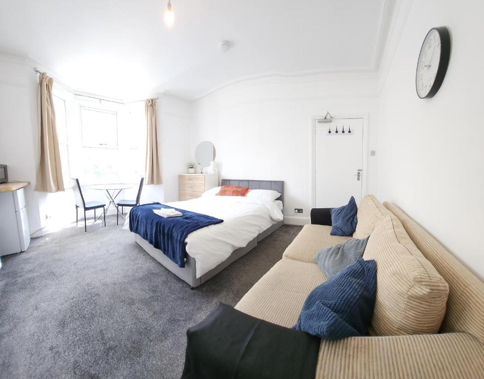 Postel nebo postele na pokoji v ubytování Oxford Private Room College