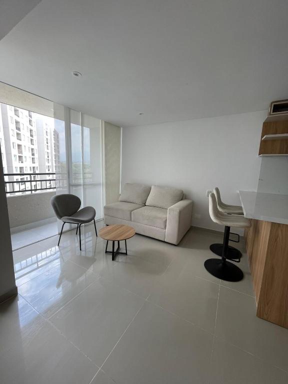 a living room with a couch and a table at Apartamento Sur de Cali in Cali