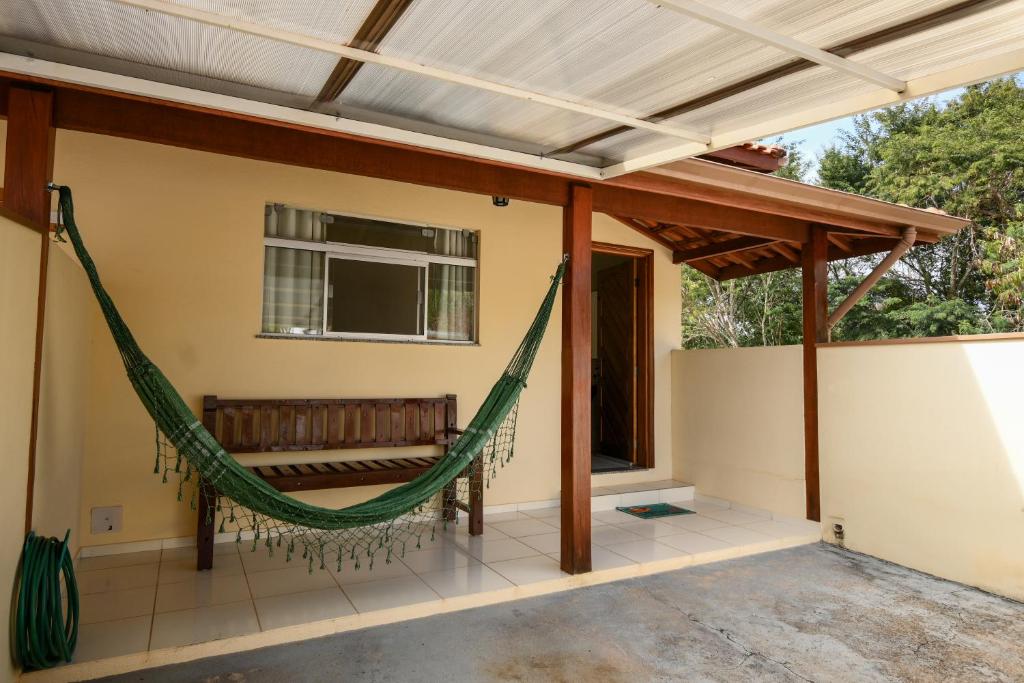 a hammock on the porch of a house at Casa Serra Negra Área Verde in Serra Negra