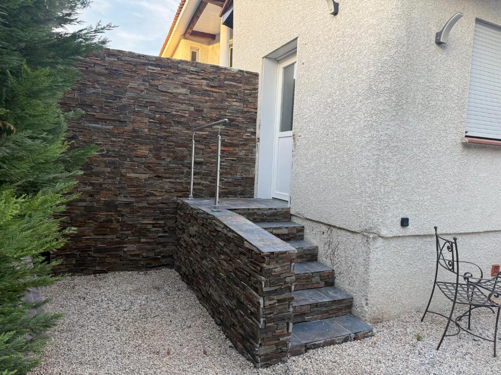 Το κτήριο όπου στεγάζεται  το διαμέρισμα