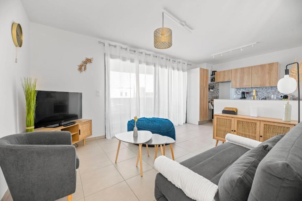 Kuchyň nebo kuchyňský kout v ubytování Le Nid Bleu - 3 stars - Modernity & Quiet Place