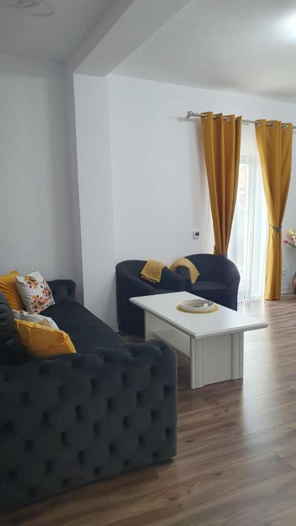 a living room with a blue couch and a white table at Apartament central Blaj in Blaj