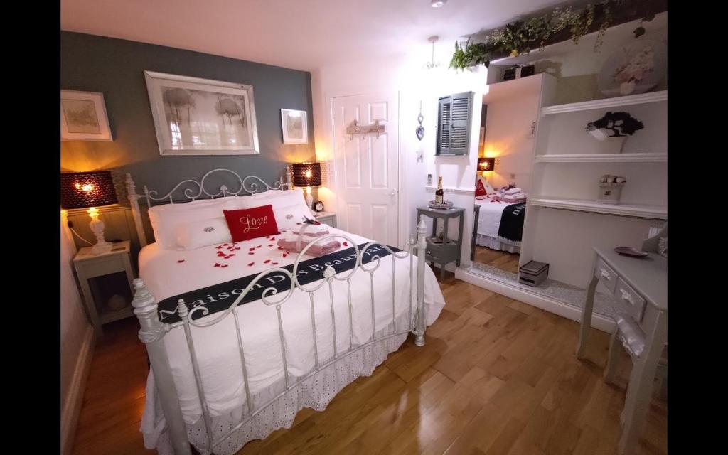 a small bedroom with a white bed and a window at Escapades Romantiques Uniques amour amour amour in Loubès-Bernac