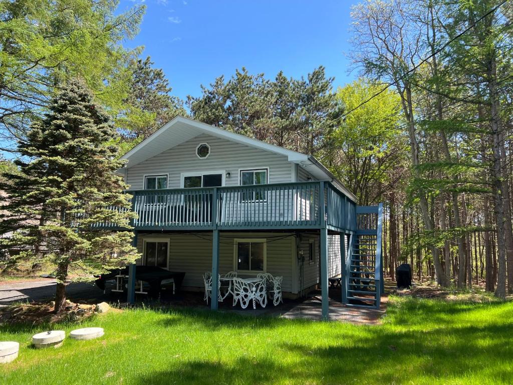 a large house with a deck and a yard at Evergreen Escapes 4 BR with Game Room, Firepit near Kalahari and Camelback in Long Pond