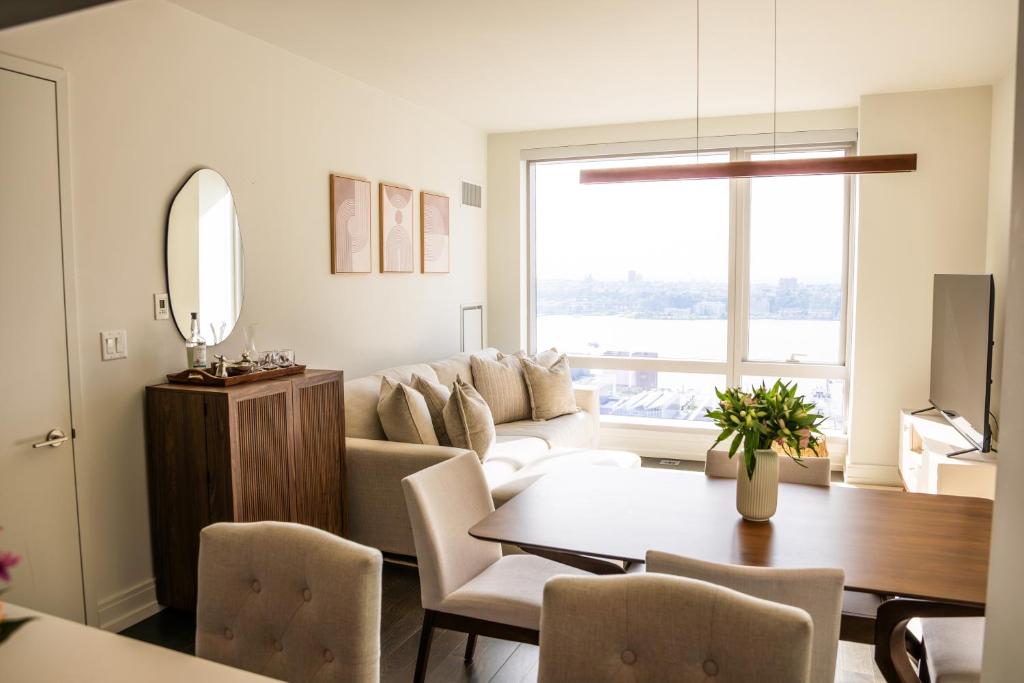 Posezení v ubytování HIGH luxury in Manhattan by Unique Stays - Gym & Pool