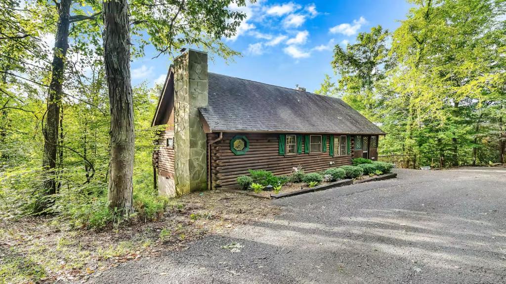 a log cabin in the middle of the woods at Moonshine Mountain in Catlettsburg