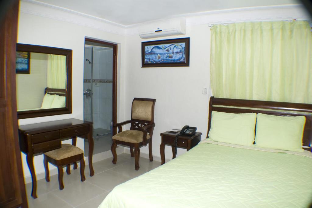 Postel nebo postele na pokoji v ubytování Hotel Luis V Santo Domingo