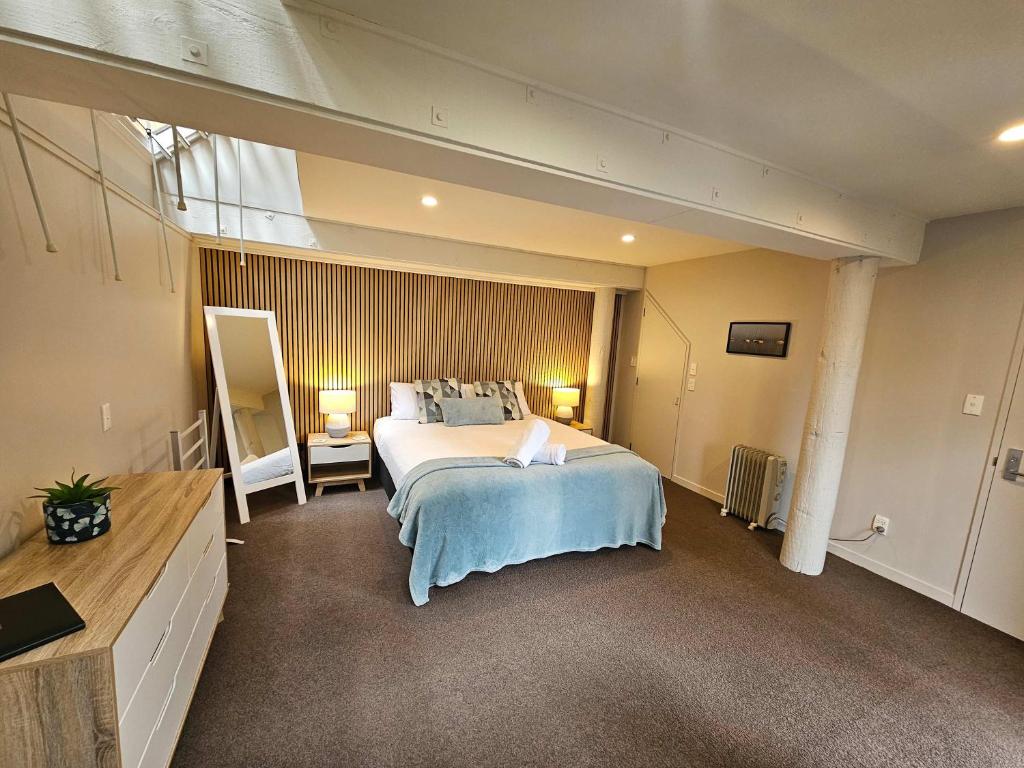 Beautiful Apartment Surrounded by Native Bush - Resim 7