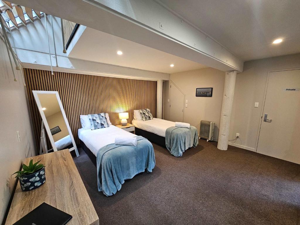 Beautiful Apartment Surrounded by Native Bush - Resim 9