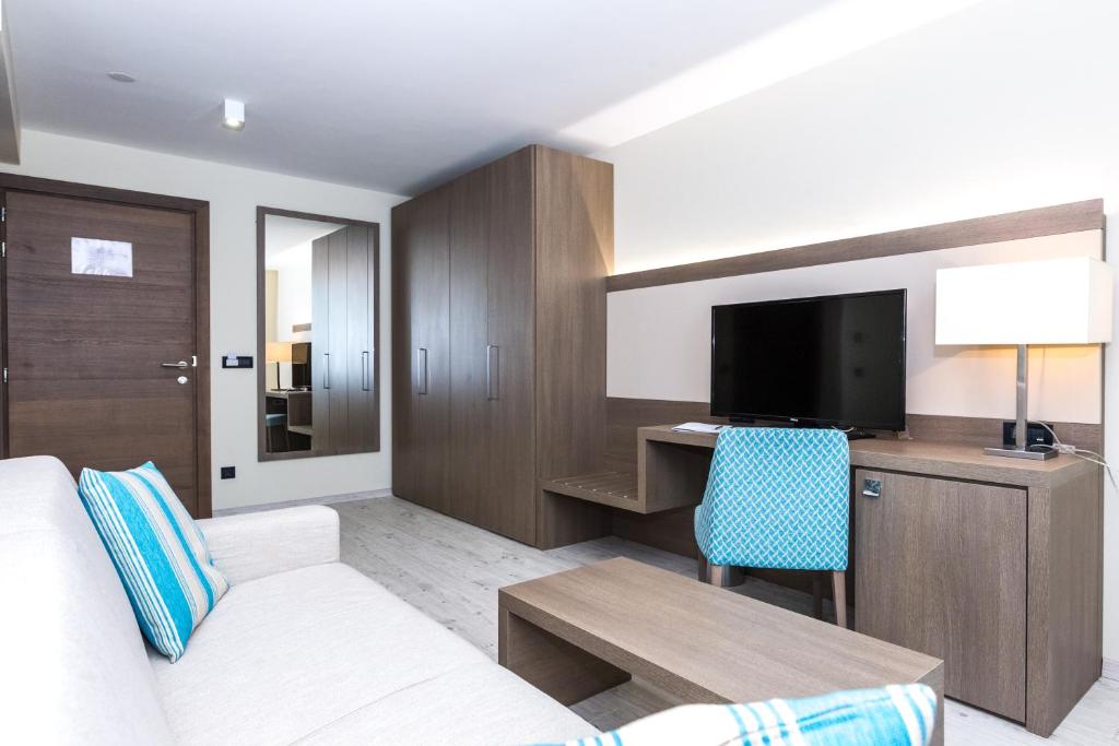 TV a/nebo společenská místnost v ubytování Hotel Petrčane
