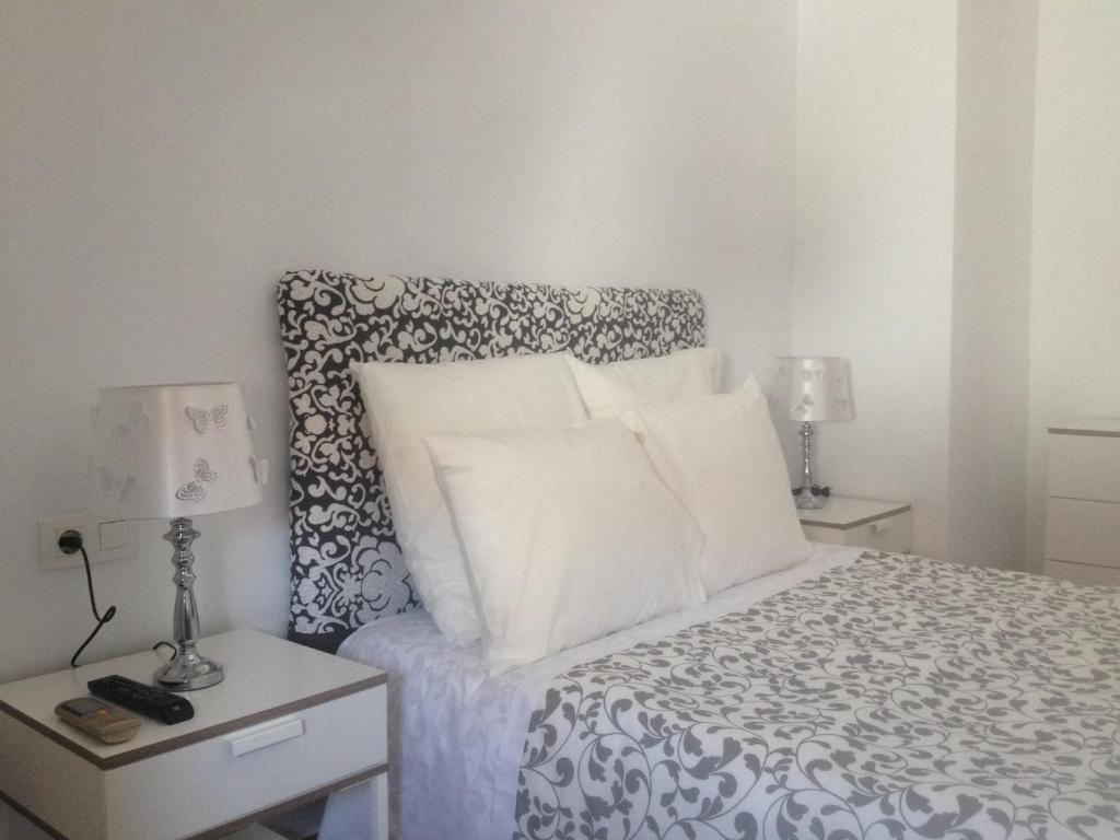 Postel nebo postele na pokoji v ubytování Hostal Montilla Sotogrande
