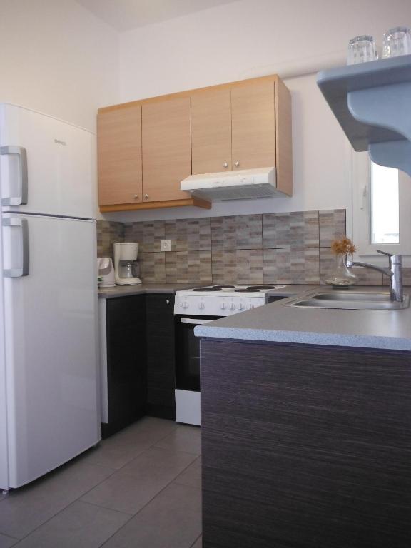 Majoituspaikan St George Antiparos Apartments and studios keittiö tai keittotila