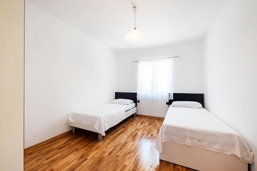 Postel nebo postele na pokoji v ubytování Apartment GRC Grebastica