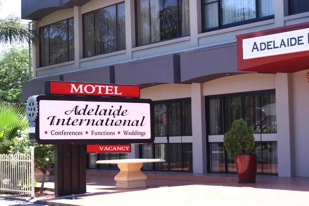 Certifikát, hodnocení, plakát nebo jiný dokument vystavený v ubytování Adelaide International Motel