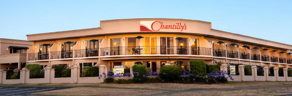 a building with a sign on the front of it at Chantillys Motor Lodge in Taupo