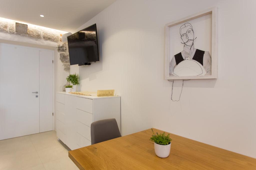 TV a/nebo společenská místnost v ubytování Bifora Heritage Hotel