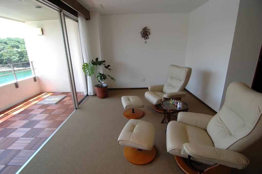 Posezení v ubytování Hotel Luandon Shirahama