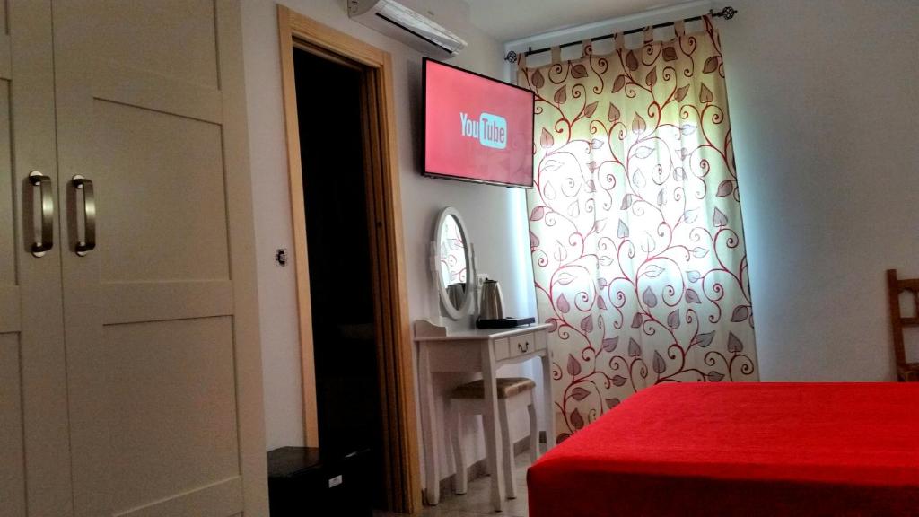 Postel nebo postele na pokoji v ubytování Hotel SAN SEBASTIAN Almuñécar