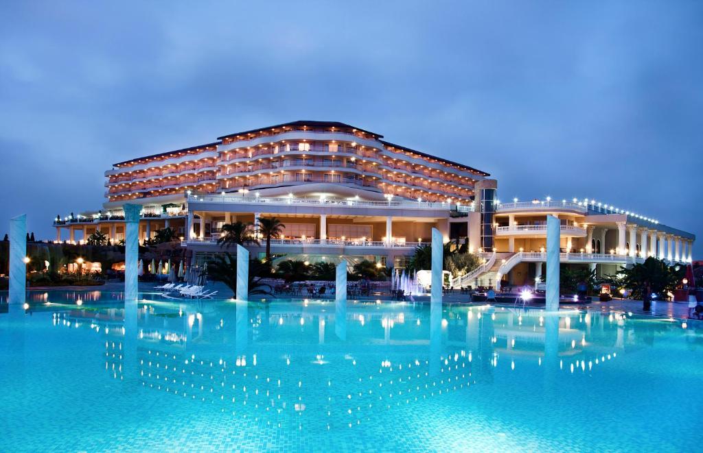 Bazén v ubytování Starlight Resort Hotel nebo v jeho okolí