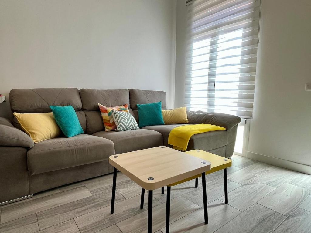Apartamento nuevo, 2 dormitorios, patio y garaje