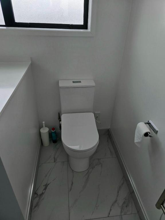 Modern 3-Level City Apartment Prime Cashel Street