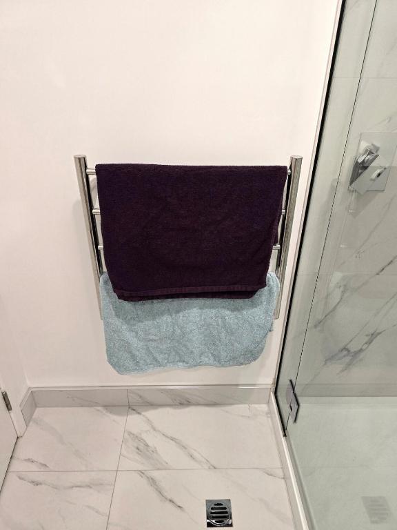 Modern 3-Level City Apartment Prime Cashel Street - Resim 19